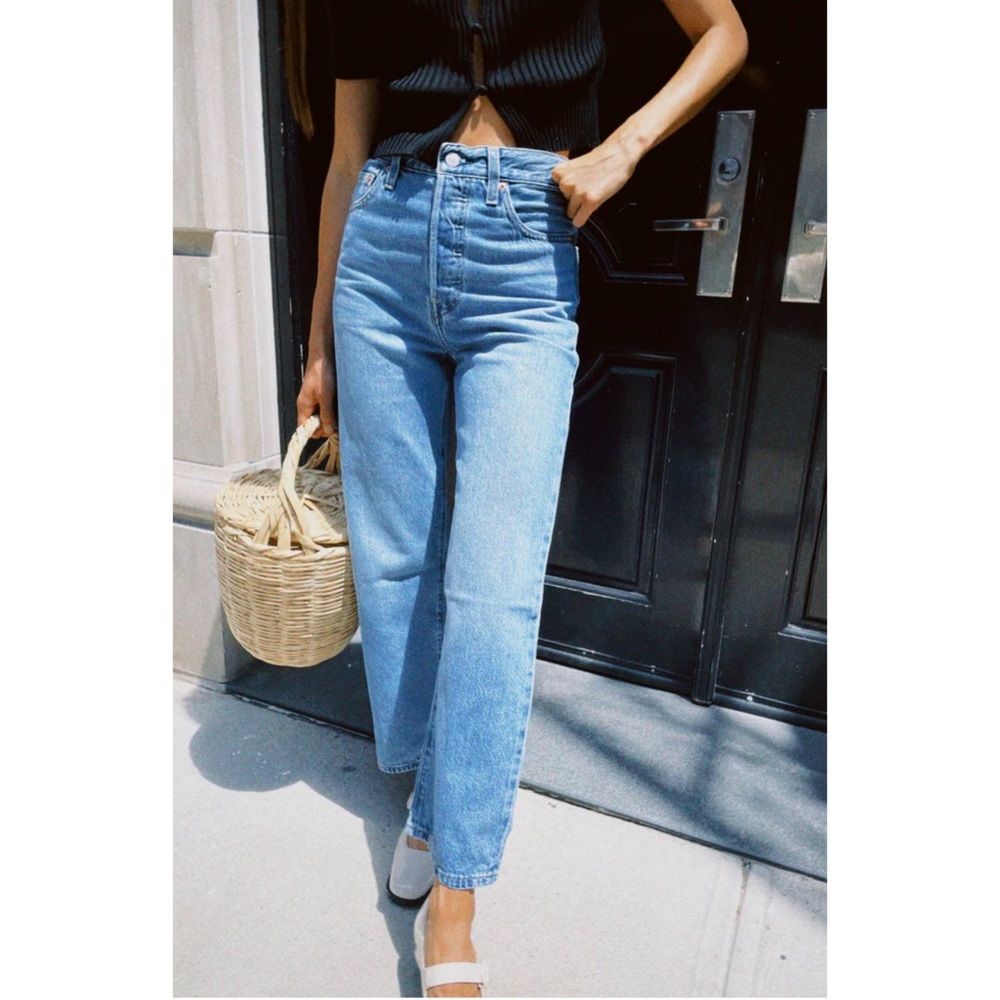 Levi's Ribcage Straight Jean's, size 27, Light Indigo